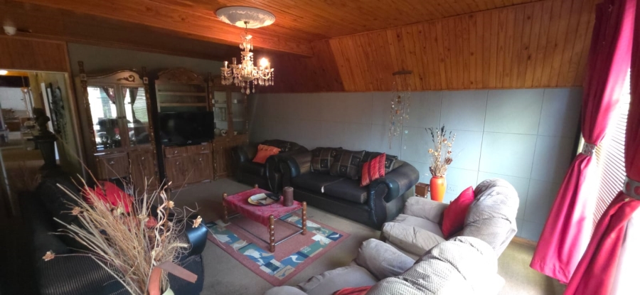 6 Bedroom Property for Sale in Wilkeville North West